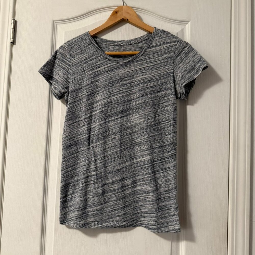 ⭐️$5, spend over $20 - Gap The Essential crew le t-shirt in marble print